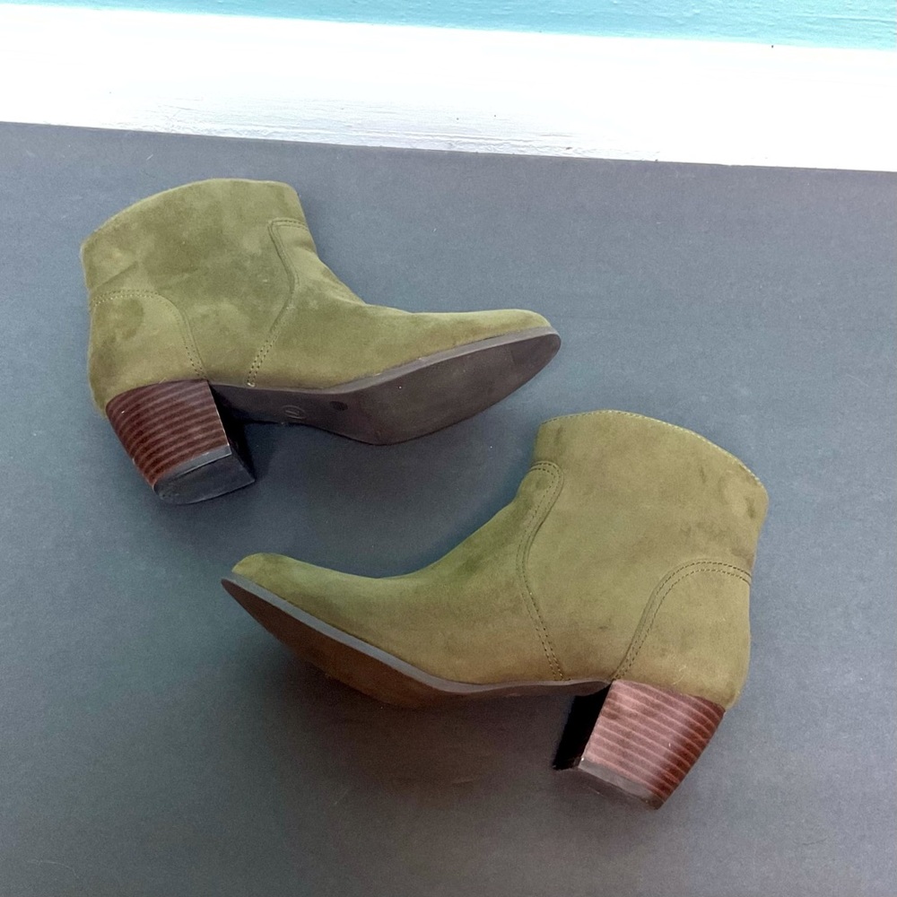 a.n.a. Mossy Green Ankle Boots Size 7